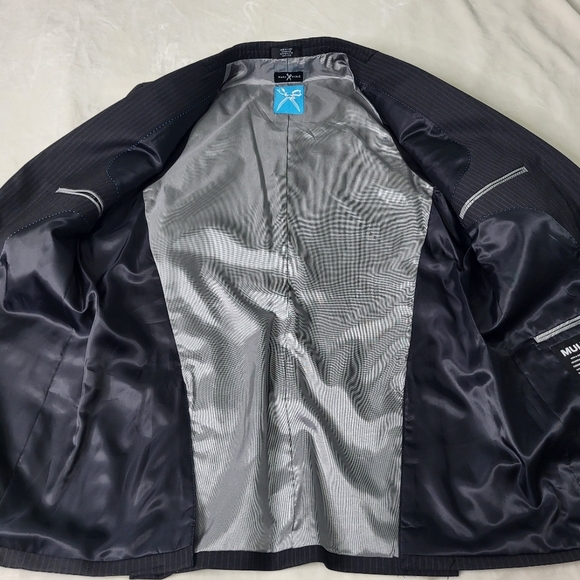 Marc Ecko Gray Pinstripe Blazer. 44L/38W. - Picture 16 of 16